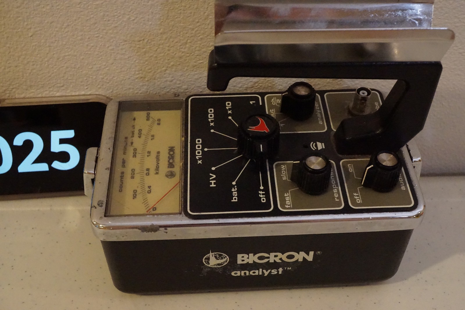 Bicron Analyst Radiation Survey Meter Geiger Counter 0025