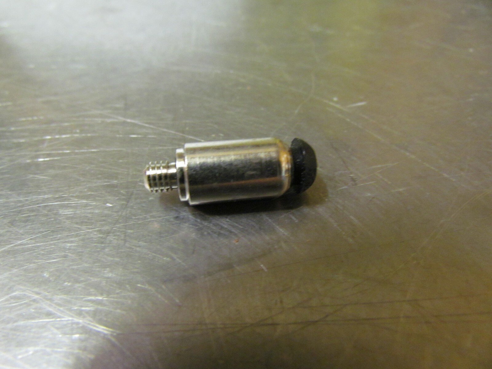 New Old Stock PARKER F28PB4M5 Prestoclok 5/32 Thermolasti Male Union