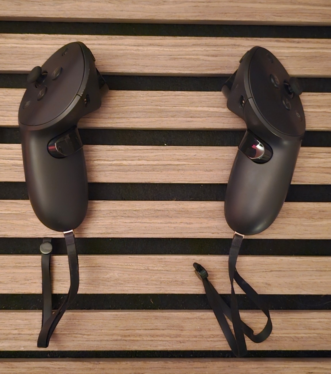Meta Touch Pro Controllers & Charging Dock for Quest Pro/Quest 2 Black
