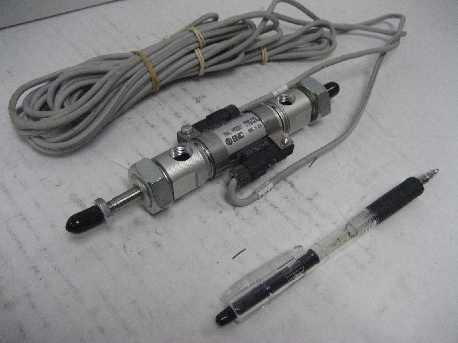 SMC PNEUMATIC CYLINDER # NCDMW075-0500C-C73CL DOUBLE ROD 0.5" STROKE & 2 SENSORS