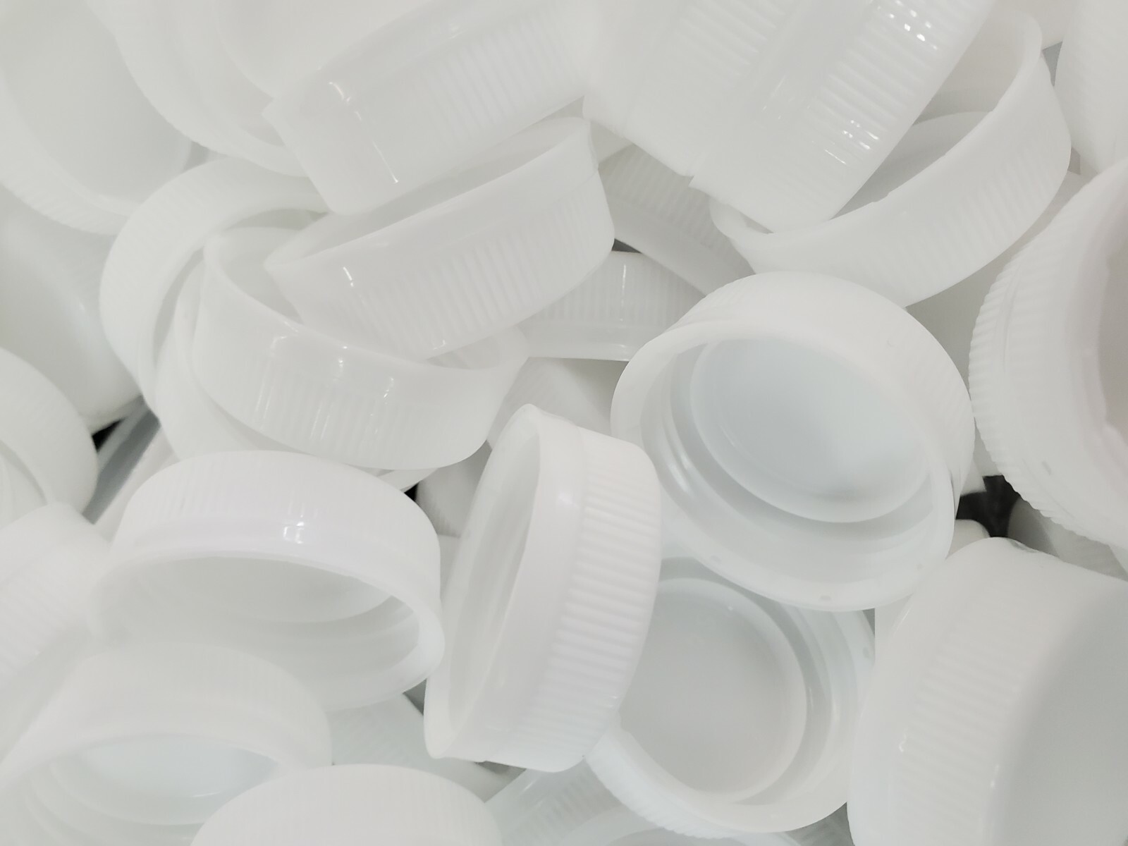 (30) 16 oz. Clear Plastic Juice Bottles with White Caps 👑