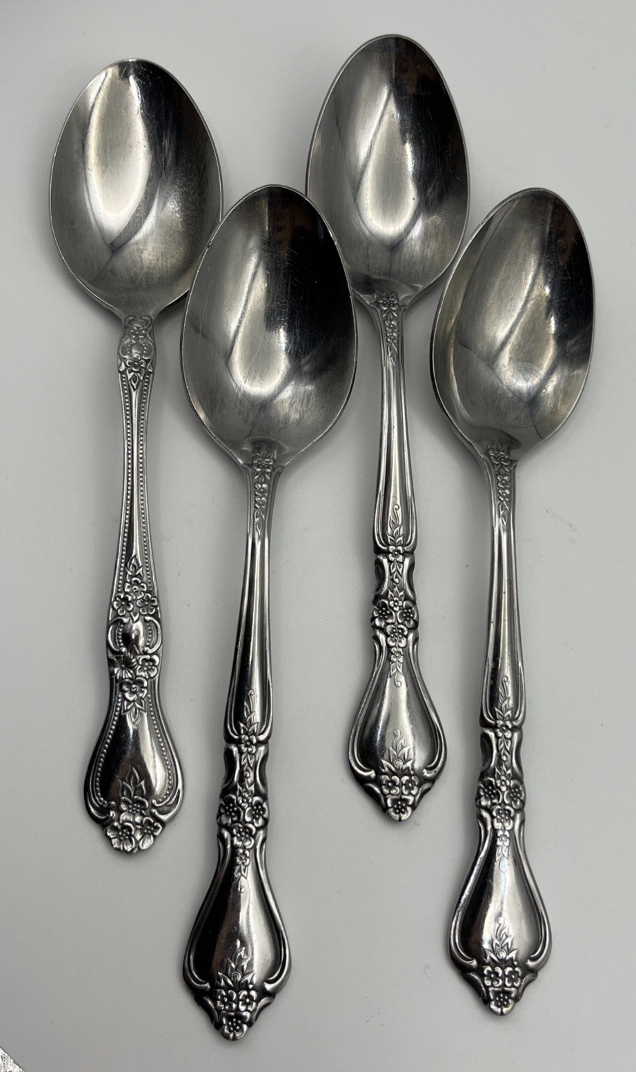 Set of 4 Oneida Distinction Deluxe KENNETT SQUARE Stainless Steak Spoons