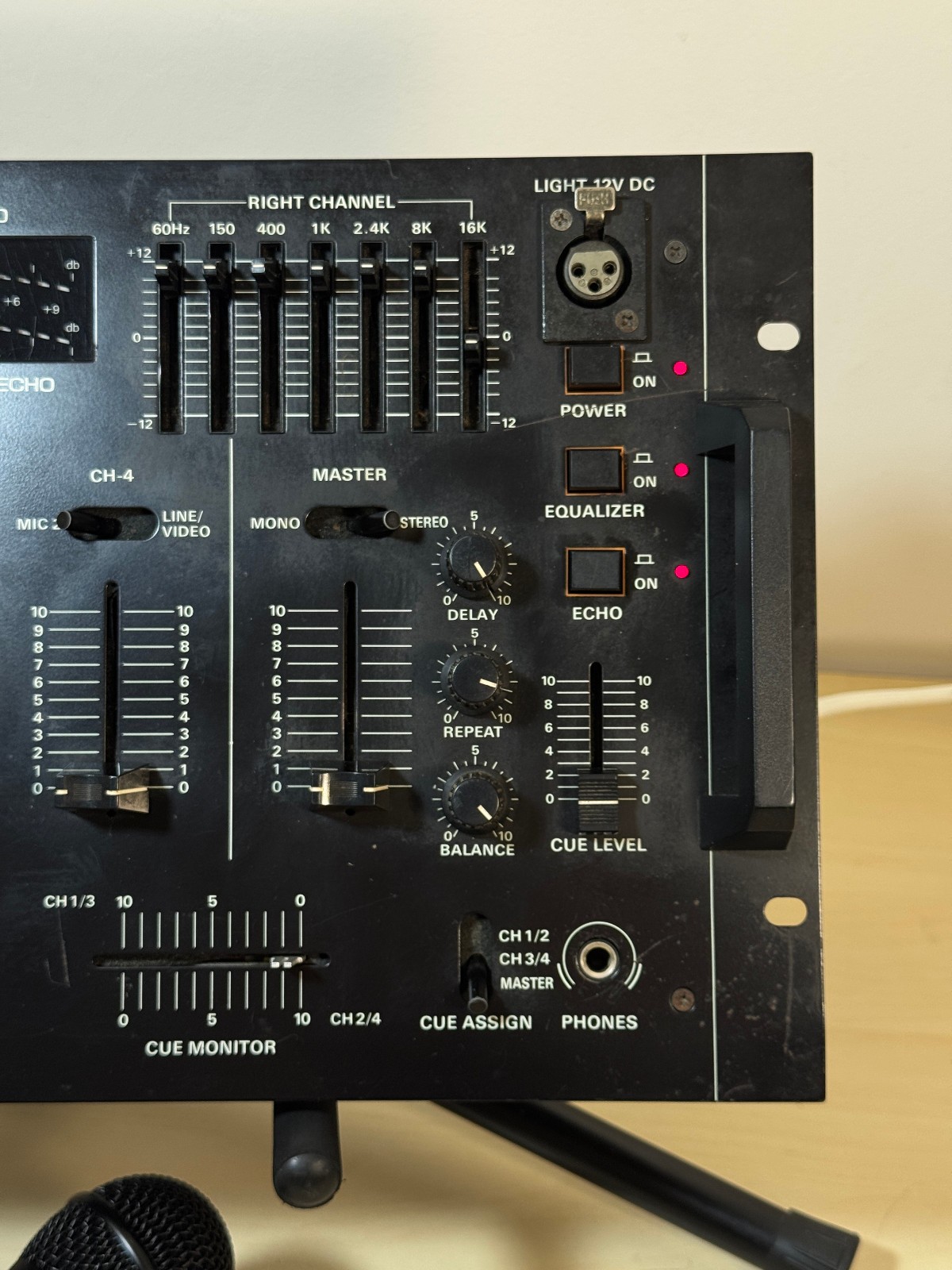 GEMINI PMX-300 - DJ Mixer - Phono Preamp - Equalizer - Echo - 4 Channel Analog