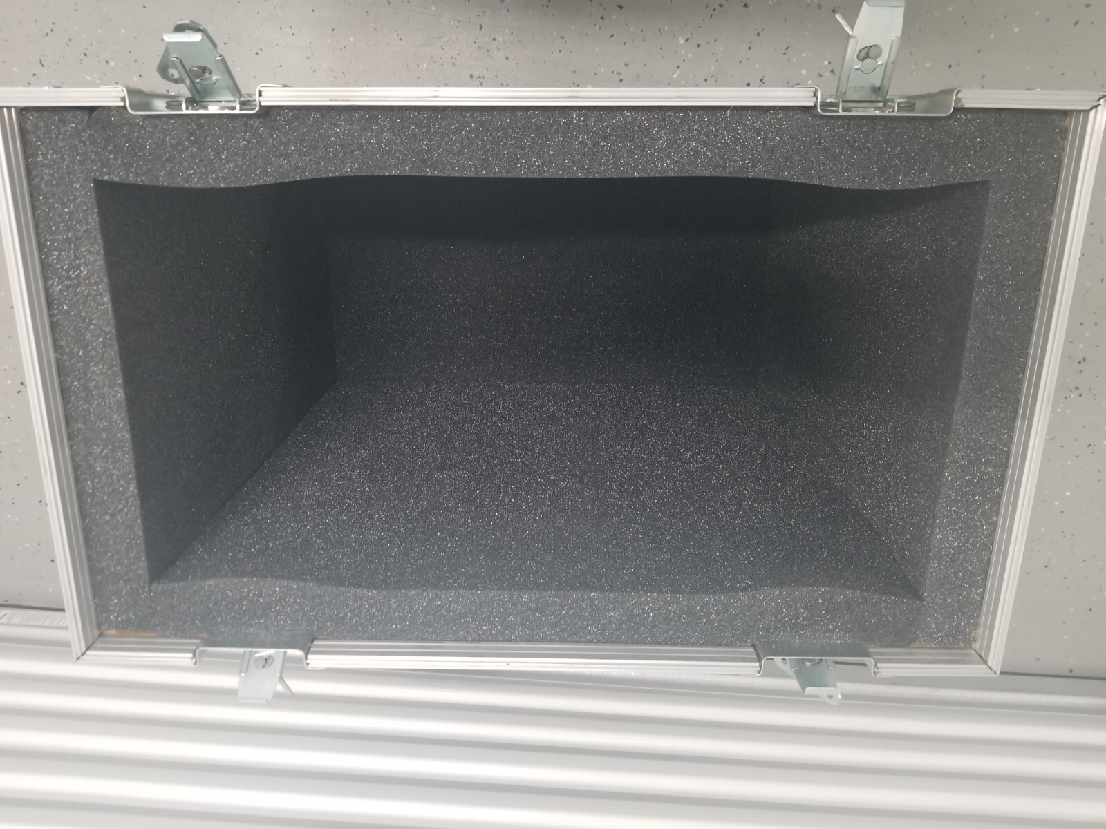 Cabbage Cases Amplifier Speaker Rolling Flight Case - 30 x 18 x 37H - Gray