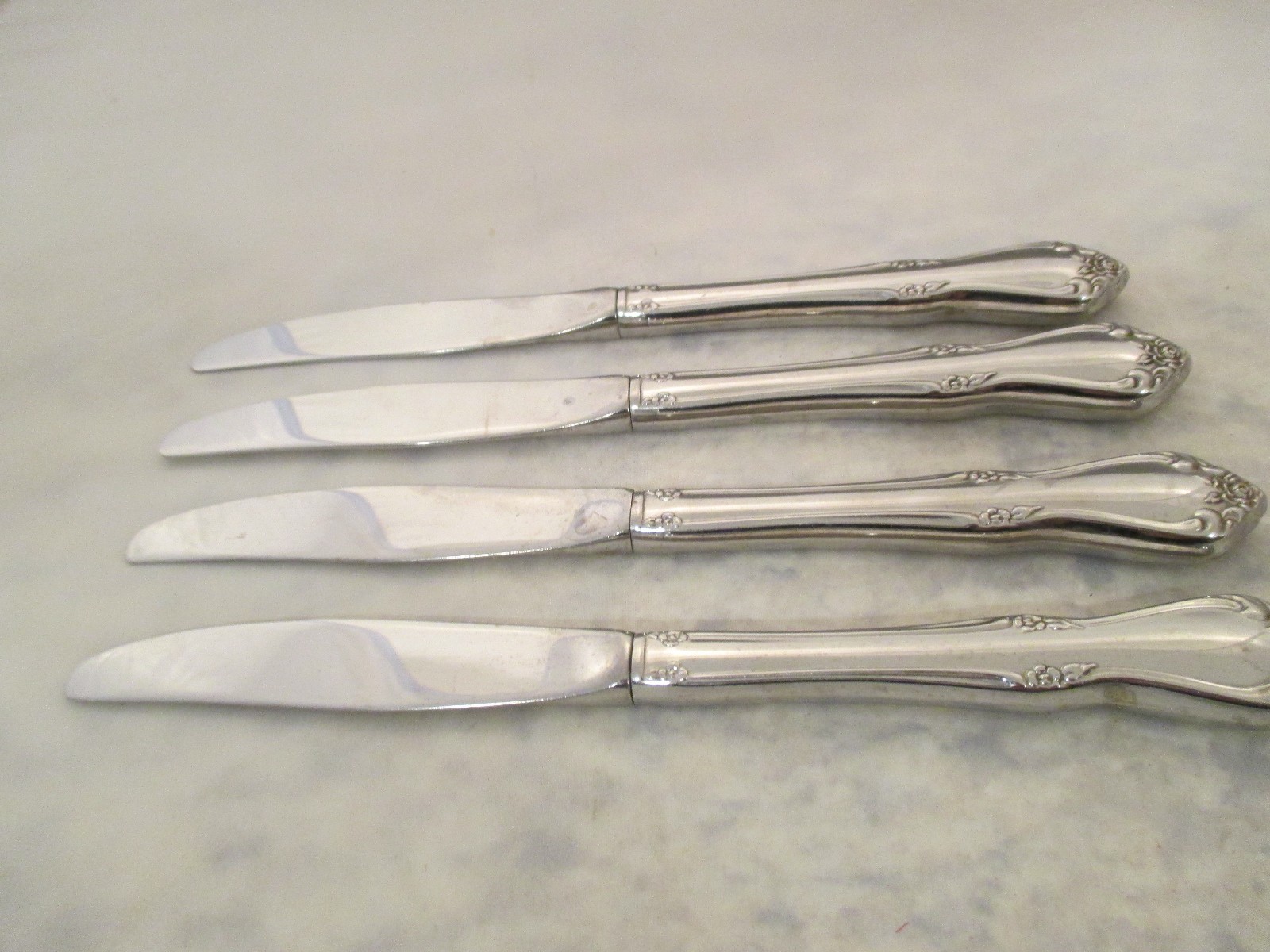 Lot of 4 Oneida SSS CELEBRITY Modern Hollow Dinner Knife Knives