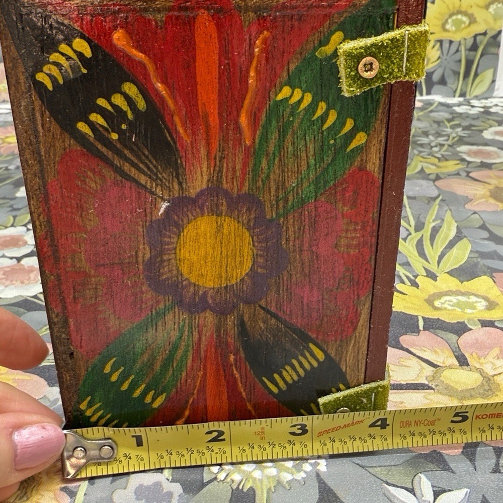 handmade Andean retablo nativity scene by Erika Ulloa from Peru