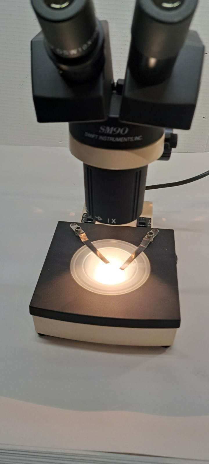 ULTRA LITE SWIFT ILLUMINATION SYSTEM STEREO MICROSCOPE MODEL SM90 (#2)