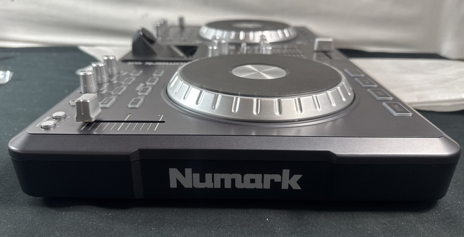 Numark iDJ3 Digital DJ Controller for PC and iPod - W/ Power Supply - Tested