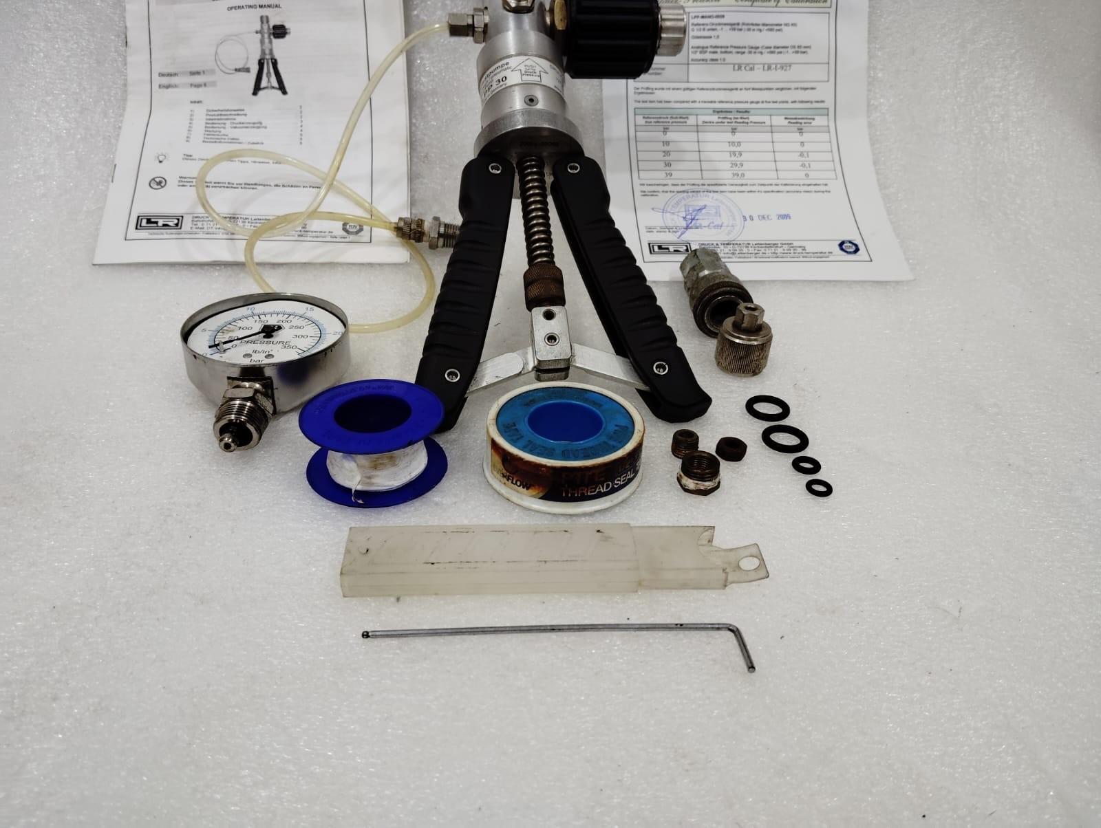 LR-CAL LPP-30 Pressure Calibrator Hand Held Test Pump LPP30