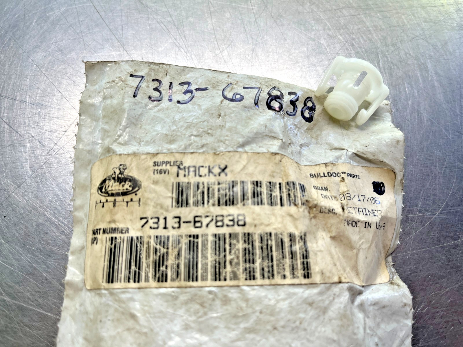 7313-67838   Genuine OEM MACK   RETAINER   QTY of 2  Retainers   Volvo