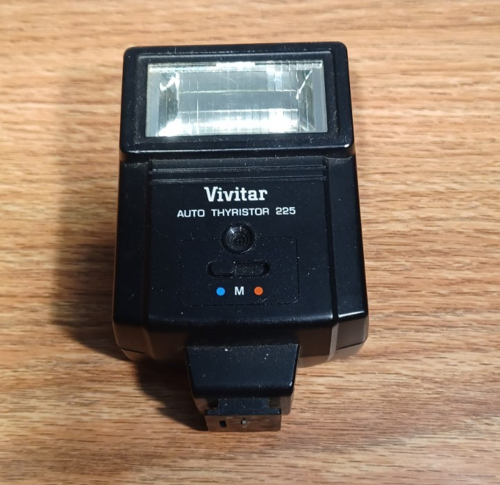 Vivitar Auto Thyristor 225 Vintage Electronic Camera Flash