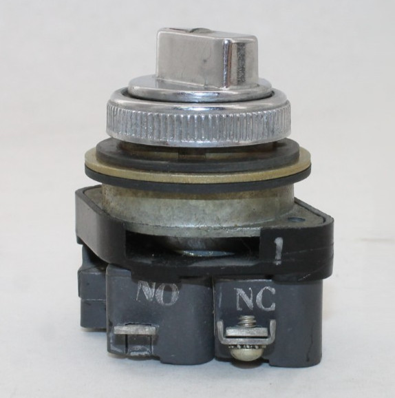 Westinghouse Selector Switch with 2 Contact Blocks