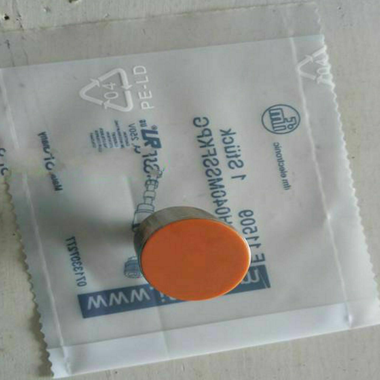 IFM IIS204 IIB3015BBPKG/M/US Proximity Switch New