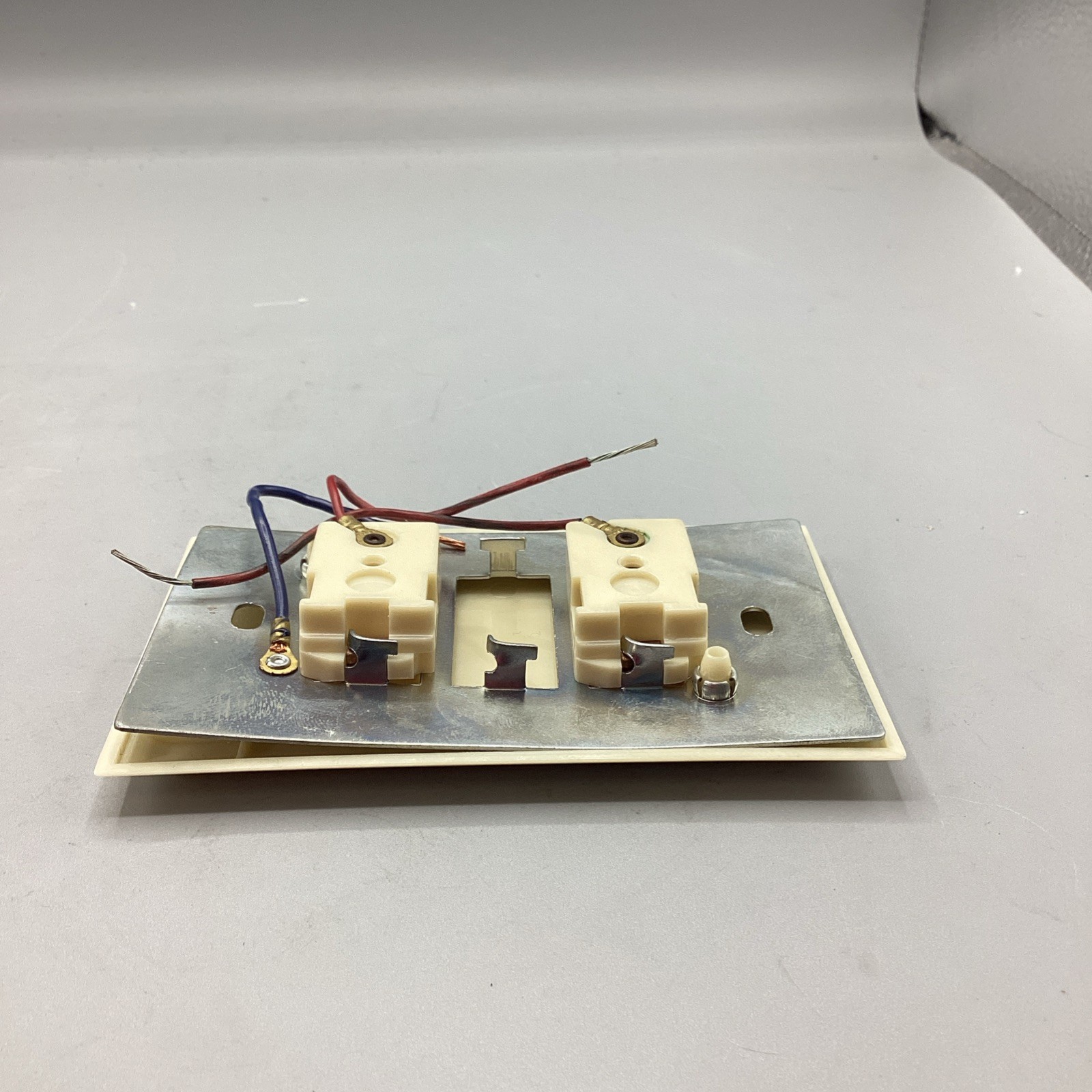 Touch Plate Switch Plates Model 50-2 1 Amp 24V Ivory NOB