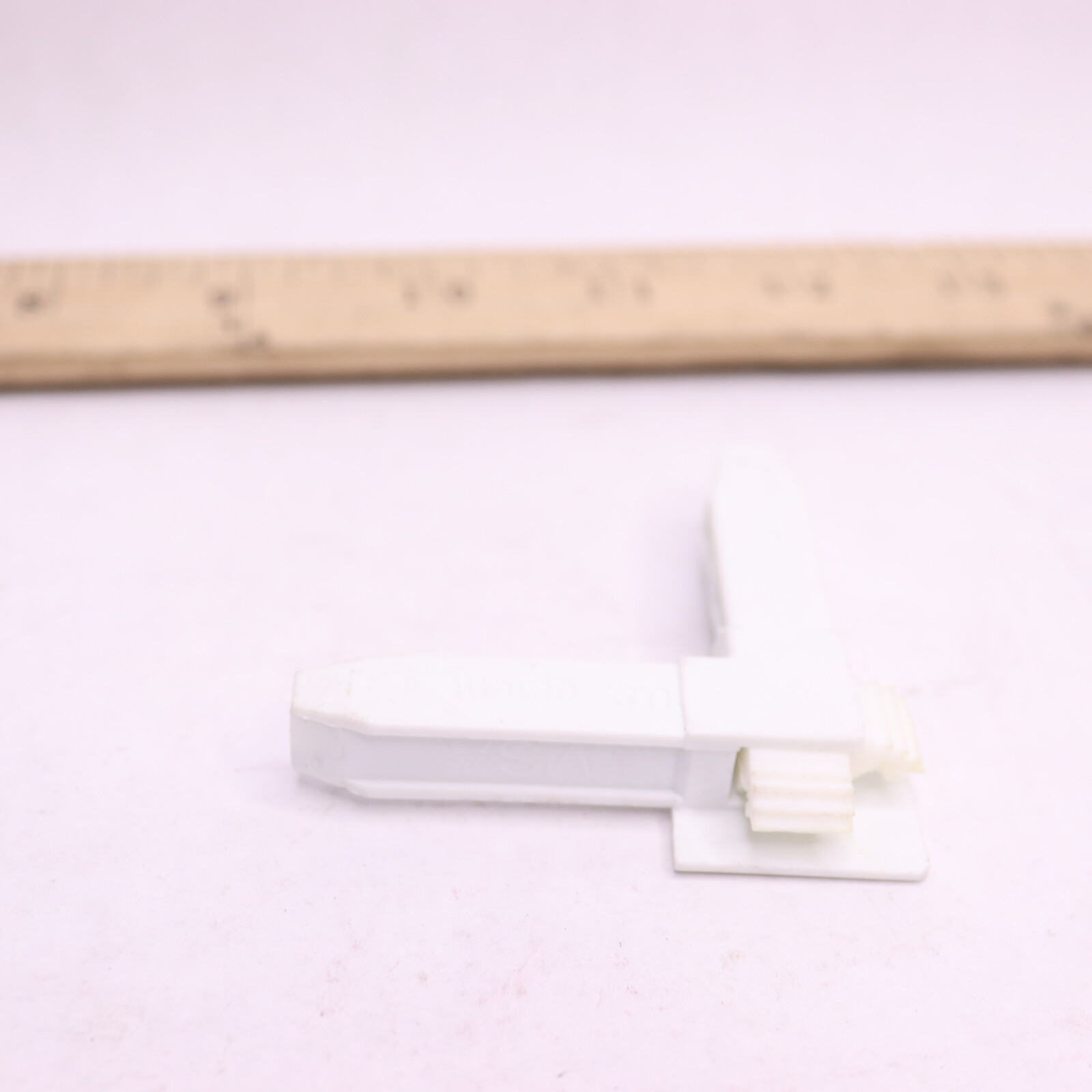 Screen Corner Plastic White USD570493S