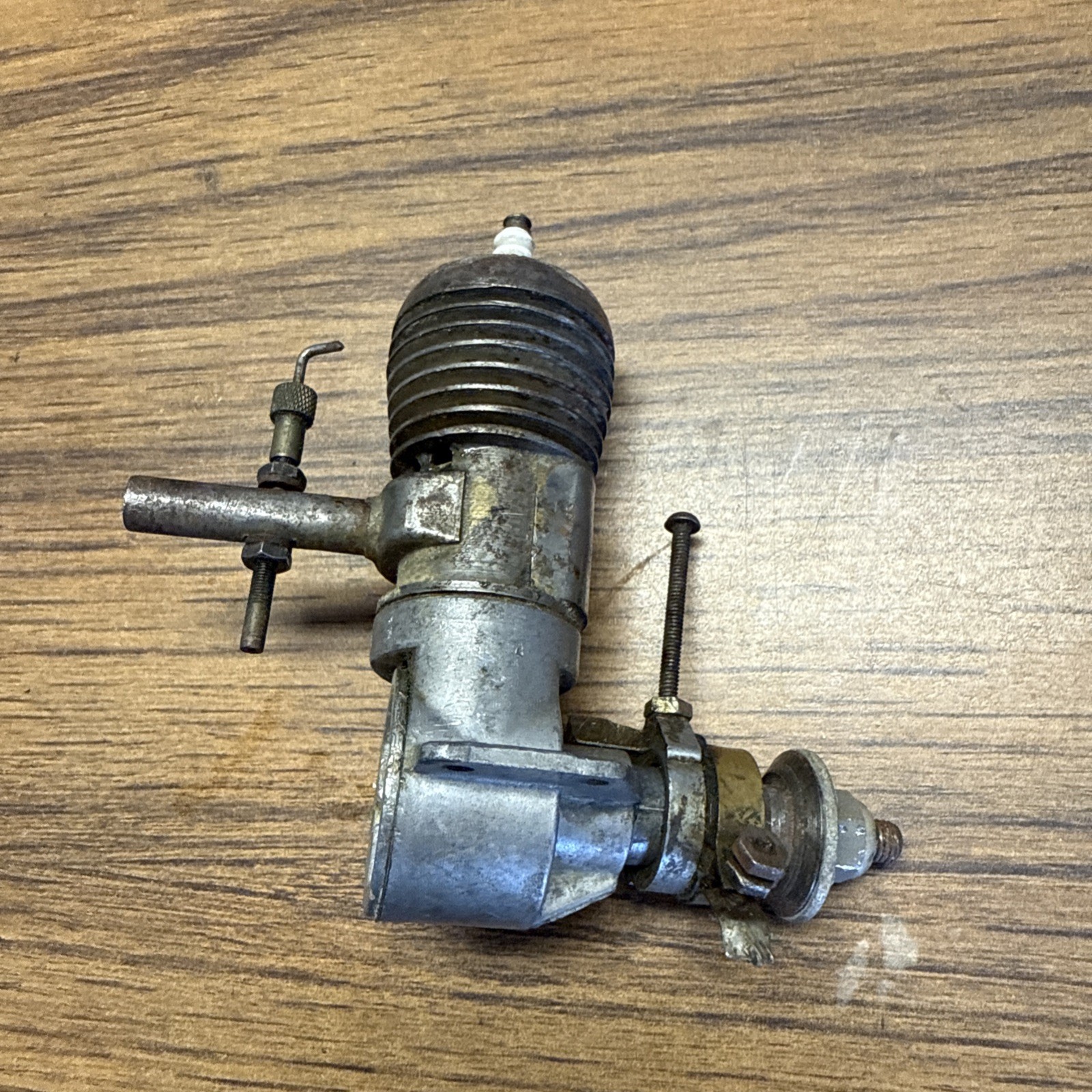 1938 Bunch Mighty Midget Ignition Spark Model Airplane Engine w/Tank M11 # 8
