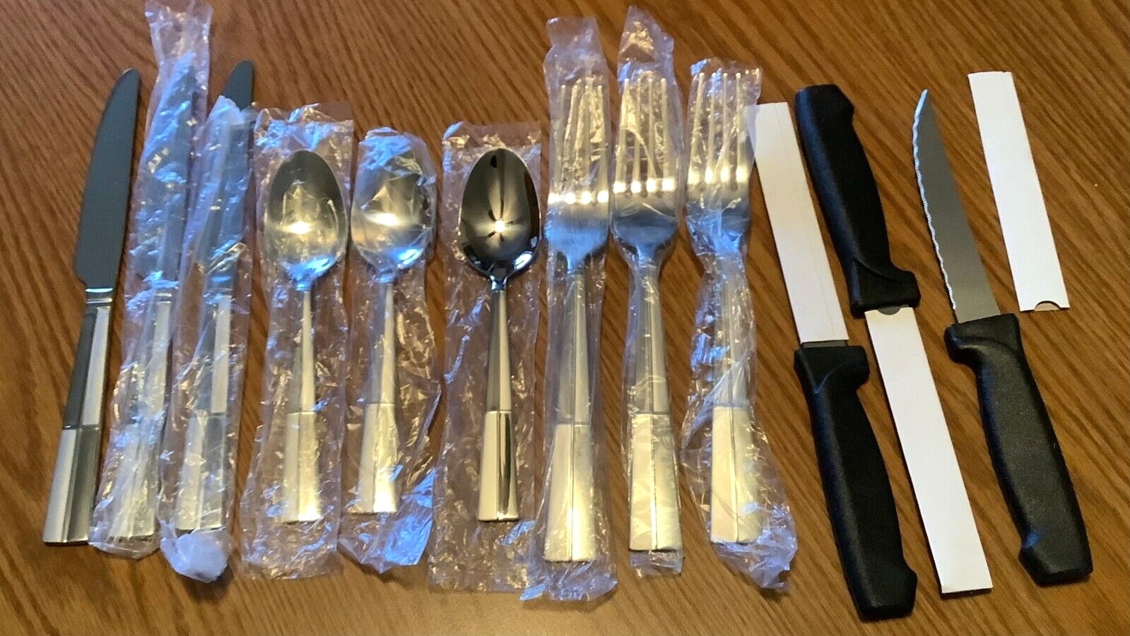 Pfaltzgraff - Arabesque Frost / 12-Piece Stainless Flatware Silverware Set