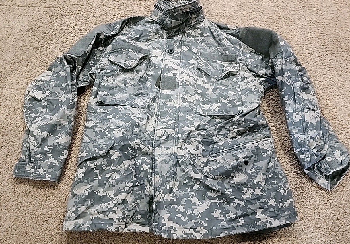 US Military Cold Weather Field Coat, 8415-01-521-2251 Medium/ Regular ACU USED