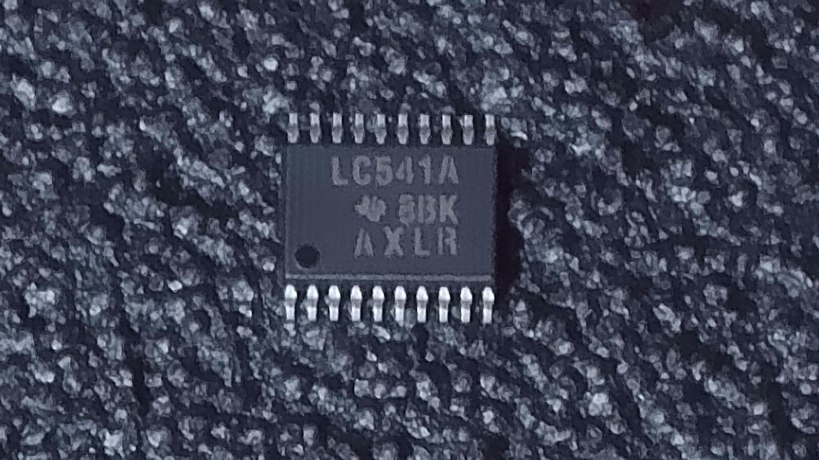 Texas Instruments LC541A / SN74LVC541A Octal Buffer / Driver SOIC20 - New