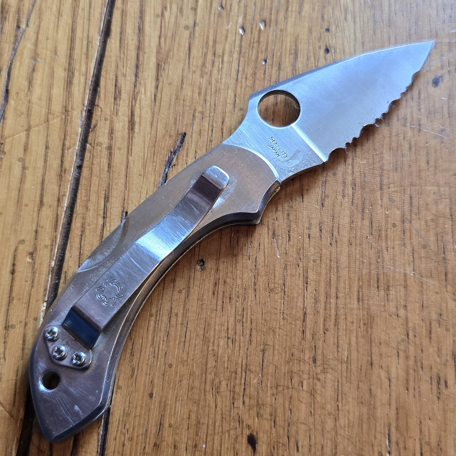 SPYDERCO DRAGONFLY LOCKBACK KNIFE SS HANDLE SERRATED SPYDEREDGE ATS-55 BLADE SS