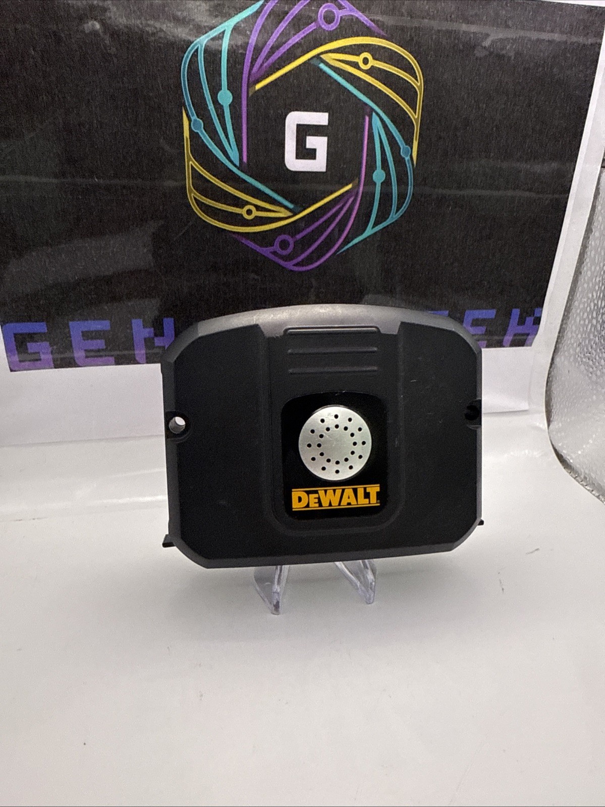 DEWALT DS600 MobileLock GPS Tracker Alarm – No Charger – Working Unit