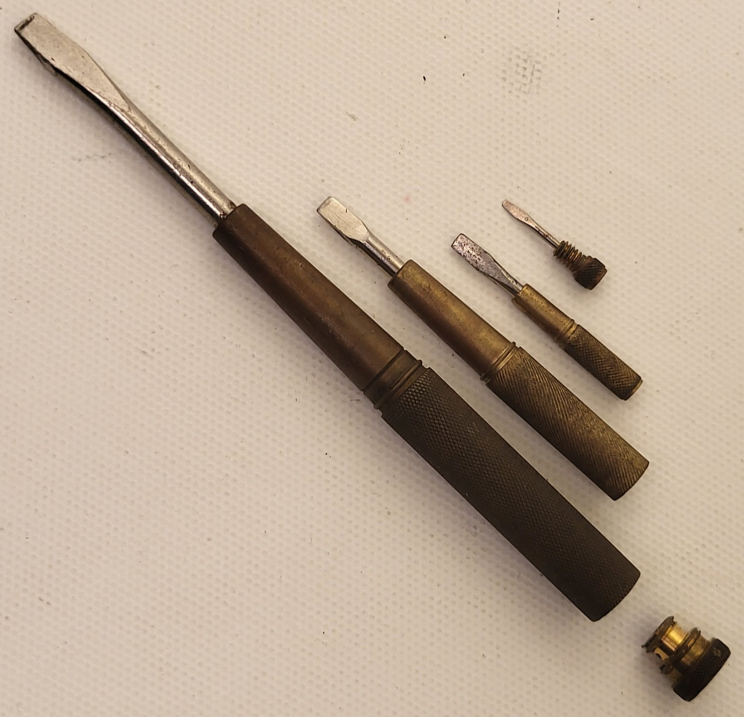 Vintage Set of 4 Brass Handle Nesting Nested Standard Slotted Screwdrivers