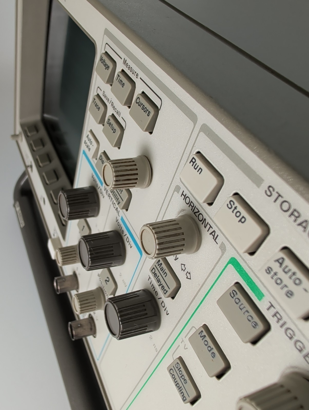 HP 54600A Digital Oscilloscope Powers on and display works. No Probes