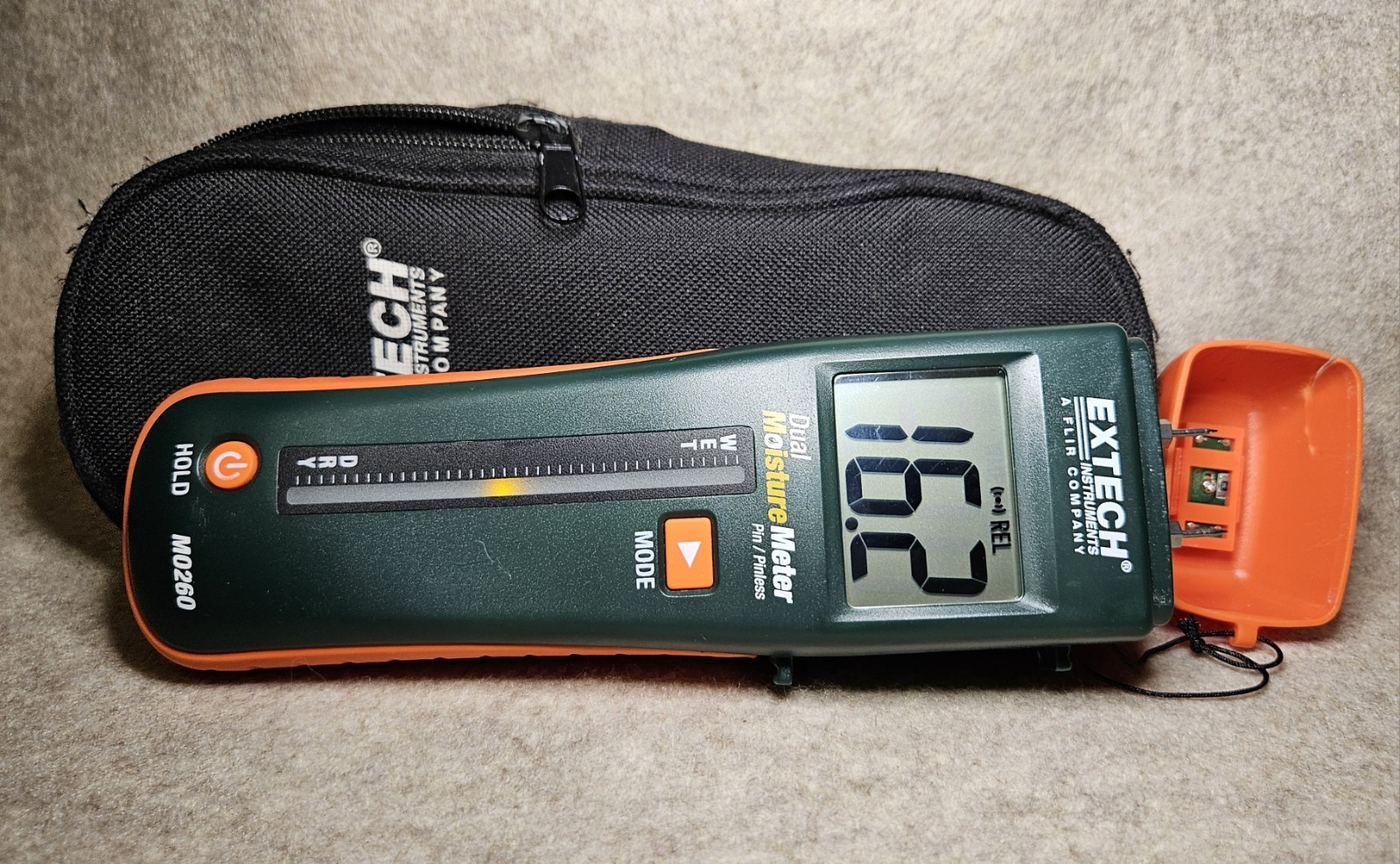 Extech MO260 Combination Pin/Pinless Moisture Meter With Tips and Soft Case