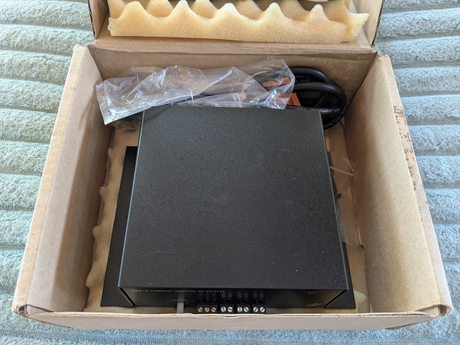 Niles APC-2 Current Sensing Outlet Switcher | Black 3 Outlet 1500W 120V