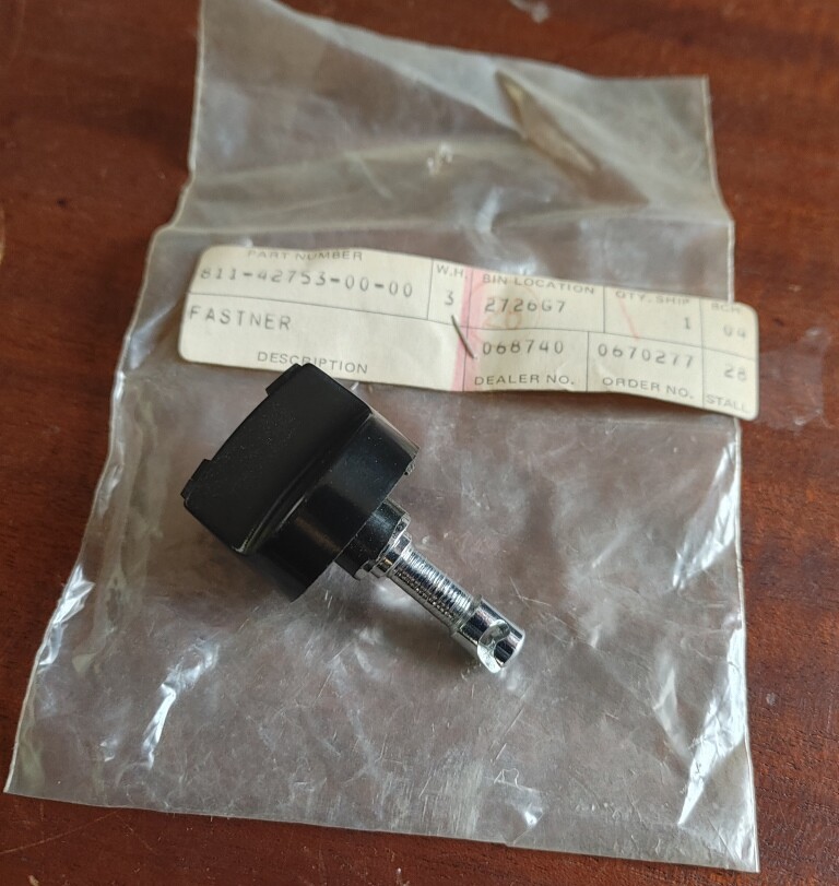 Yamaha SL SW EW TW Engine Cowl Fastener 338 396 433 643 811-42753-00-00