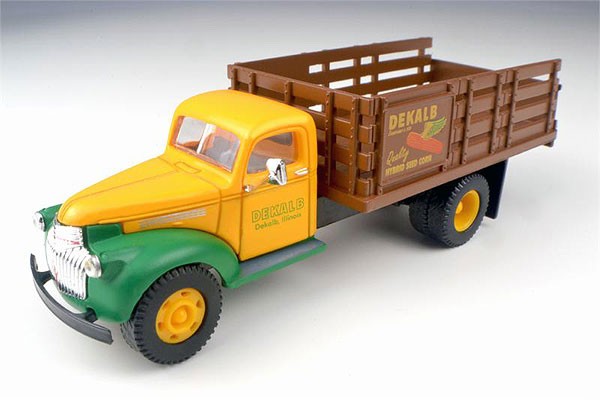 Classic Metal Works 30351 HO Mini Metals DeKalb '41-46 Chevrolet Stakebed Truck