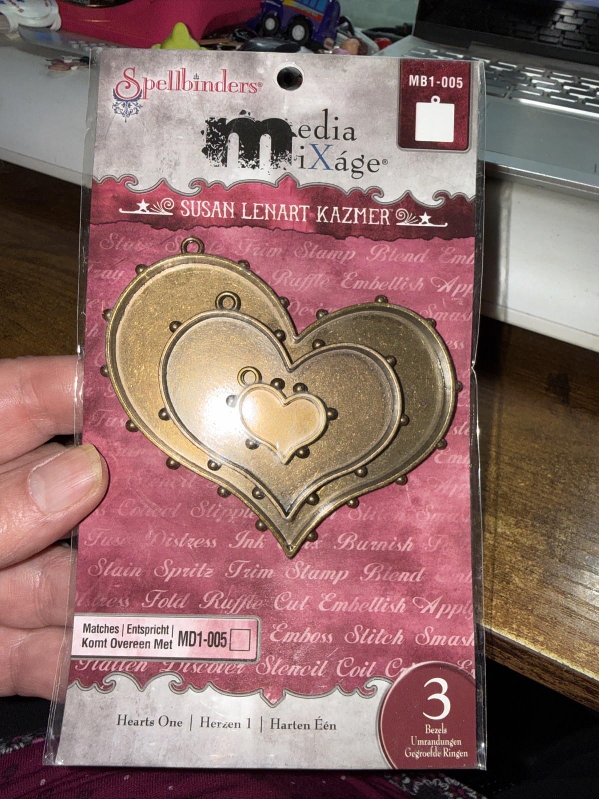 New Spellbinders Media Mixage Susan Kazmer 3 Hearts one MD1-005