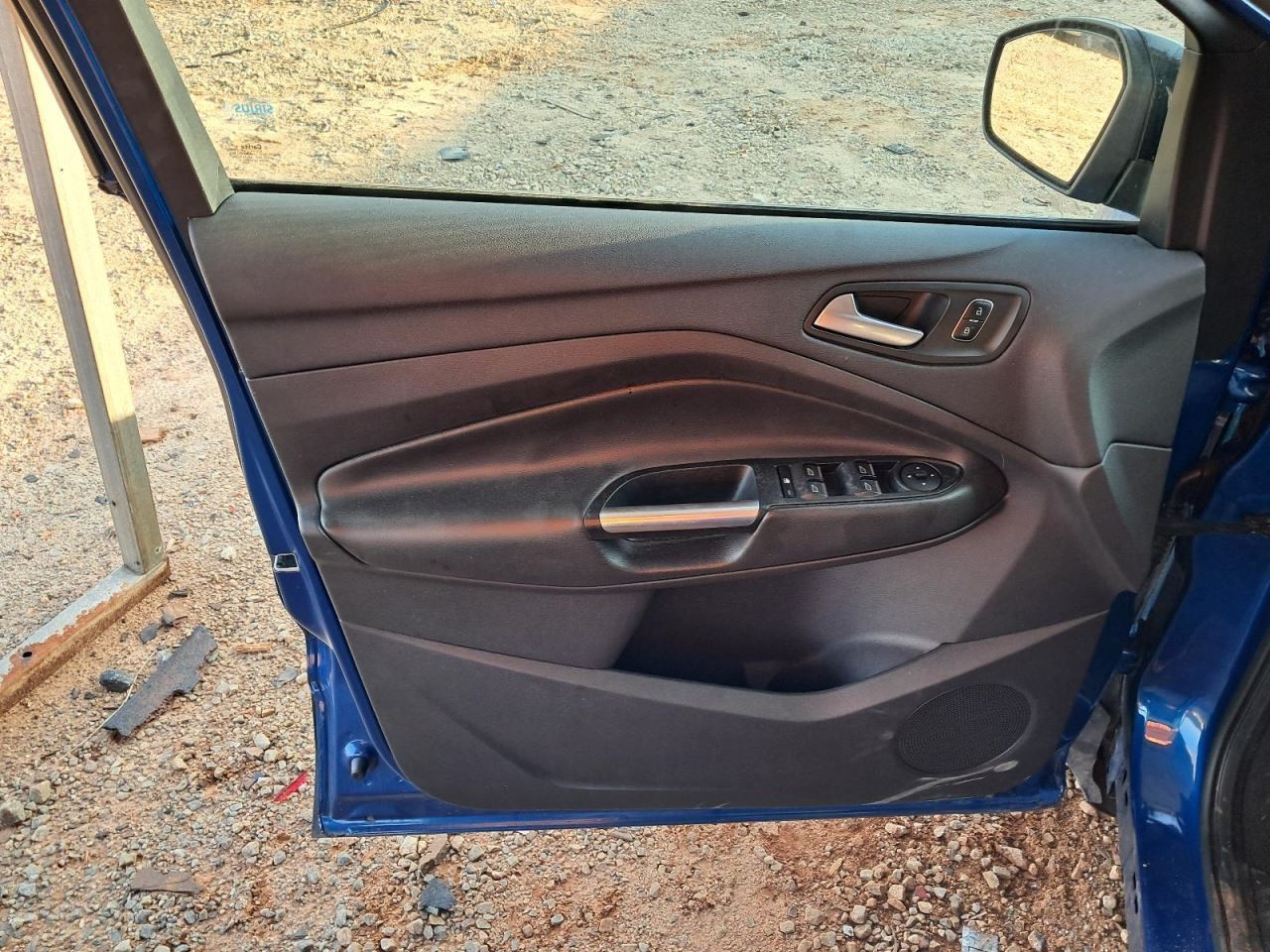 ESCAPE 2017 Glove Box 4795570