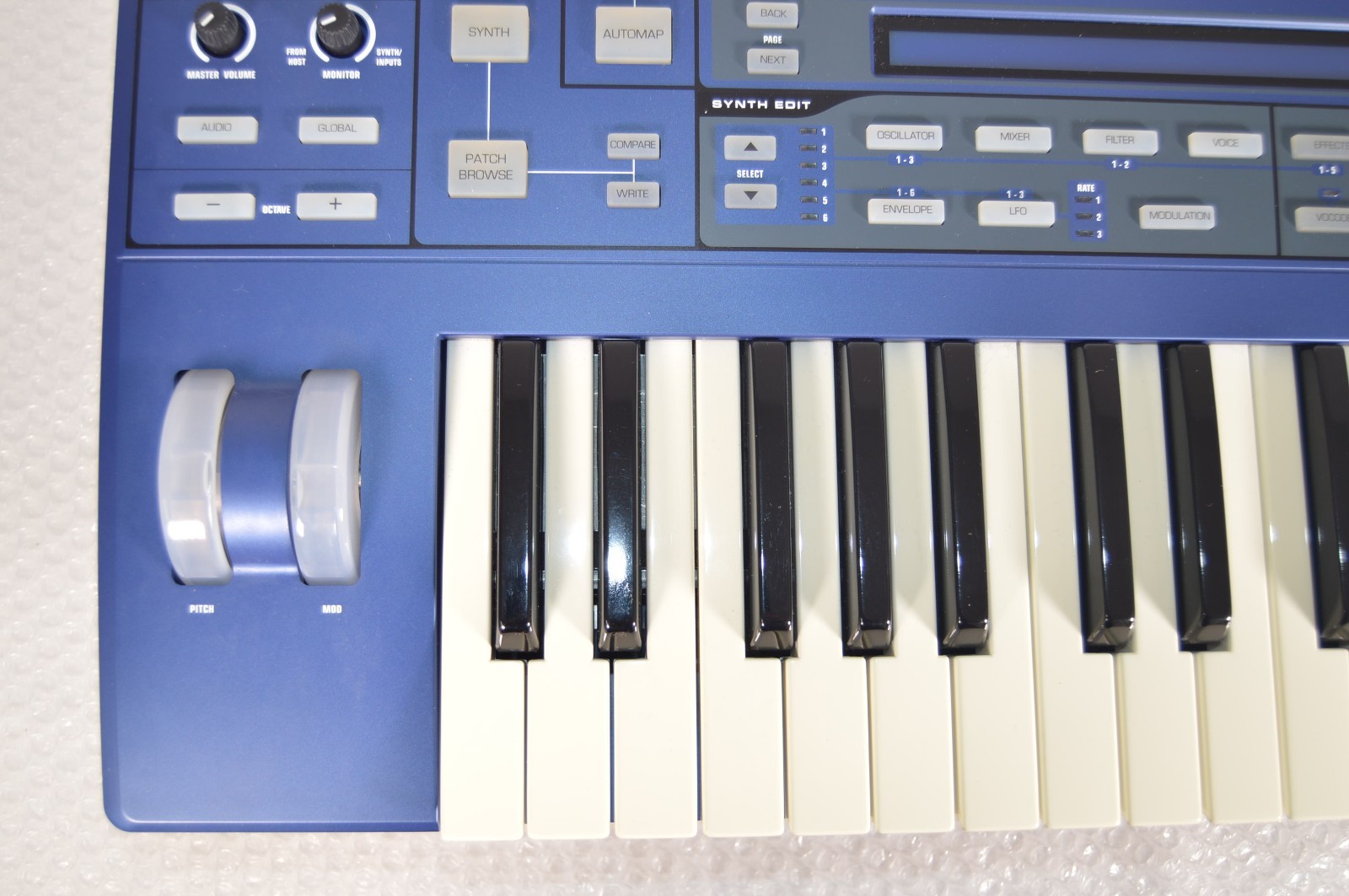 Novation ULTRANOVA Synthesizer Vocoder Blue Keyboard Tested W \ Soft Case Mic