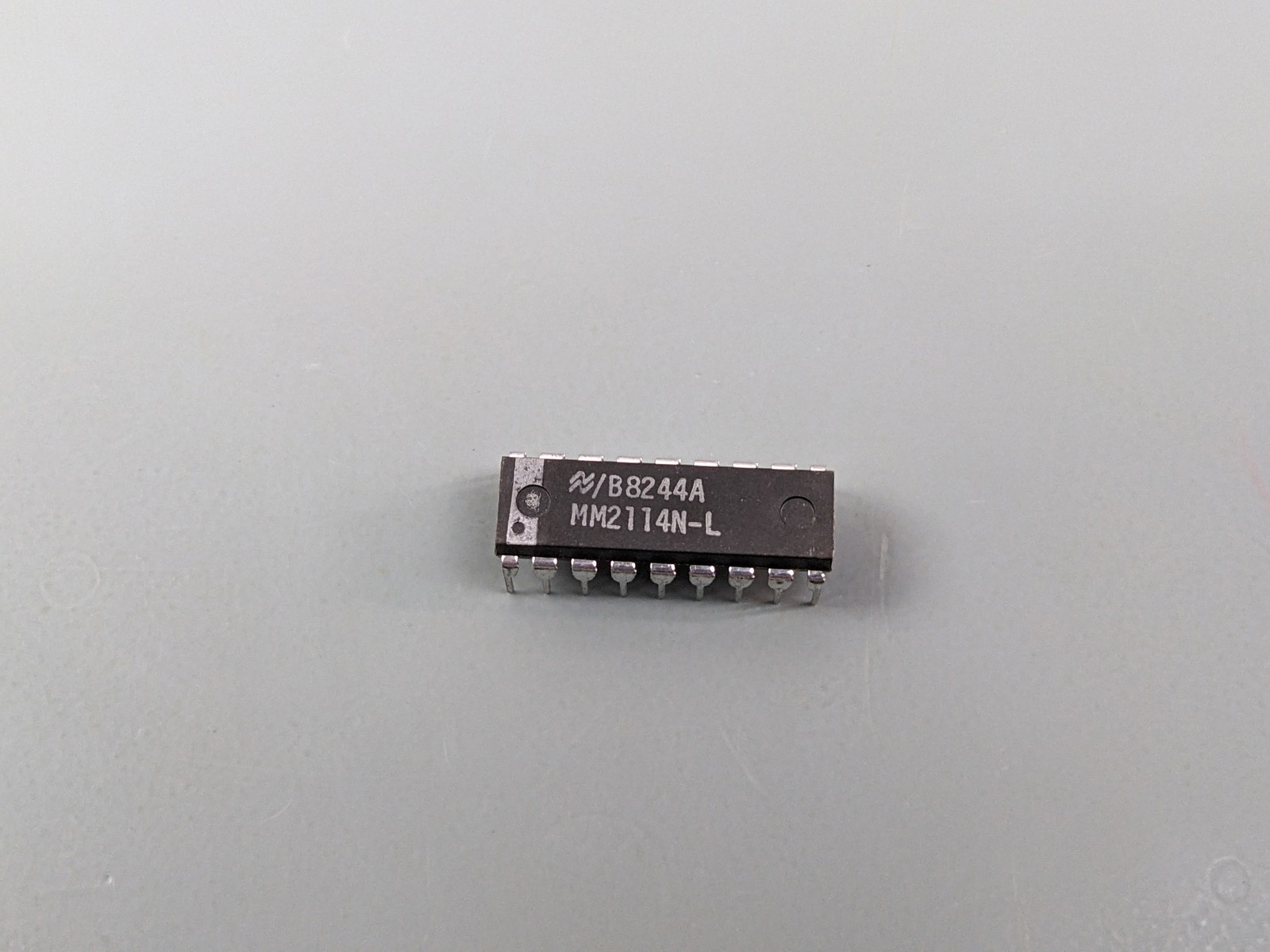 (4) MM2114N-L SRAM ICs, 1K x 4