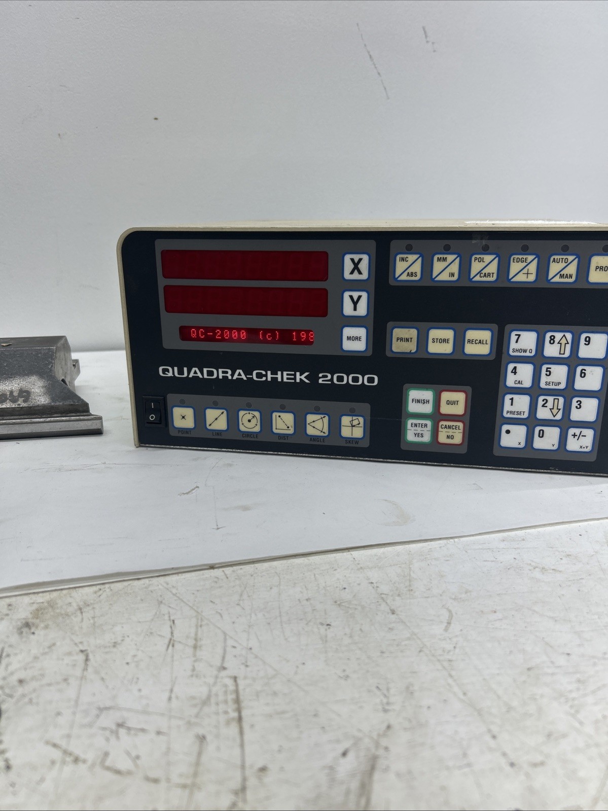Quadra-Chek 2000 Digital Readout DRO w/ Power cord. Model Qc2210-ar-nl