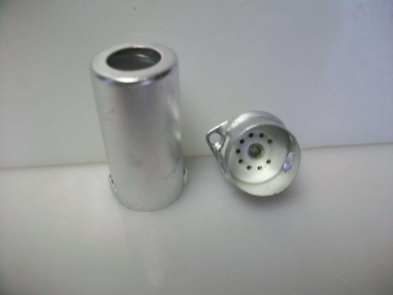 CERAMIC 9 PIN TUBE SOCKET AND SHIELD