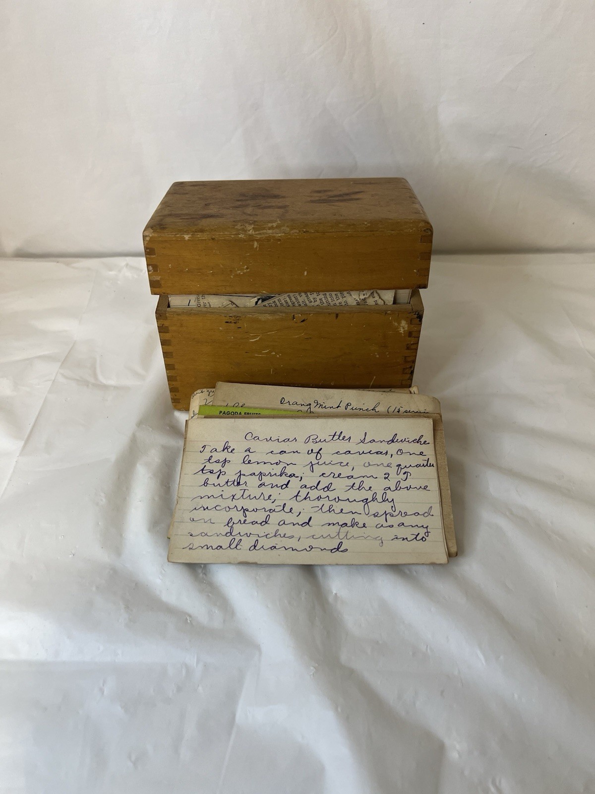 VTG Wood Recipe Box w Handwritten Cooking Cards Farmhouse Kitchen Nostalgia