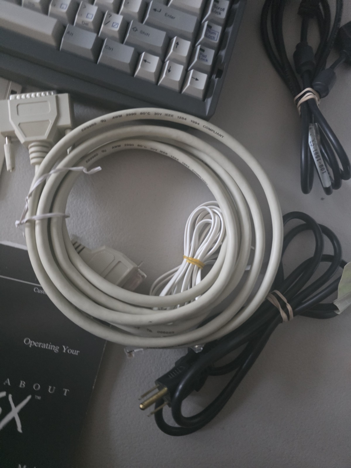 1989 Data General Walkabout SX Modem/ Computer Works Powers On W/ Manual + Cords