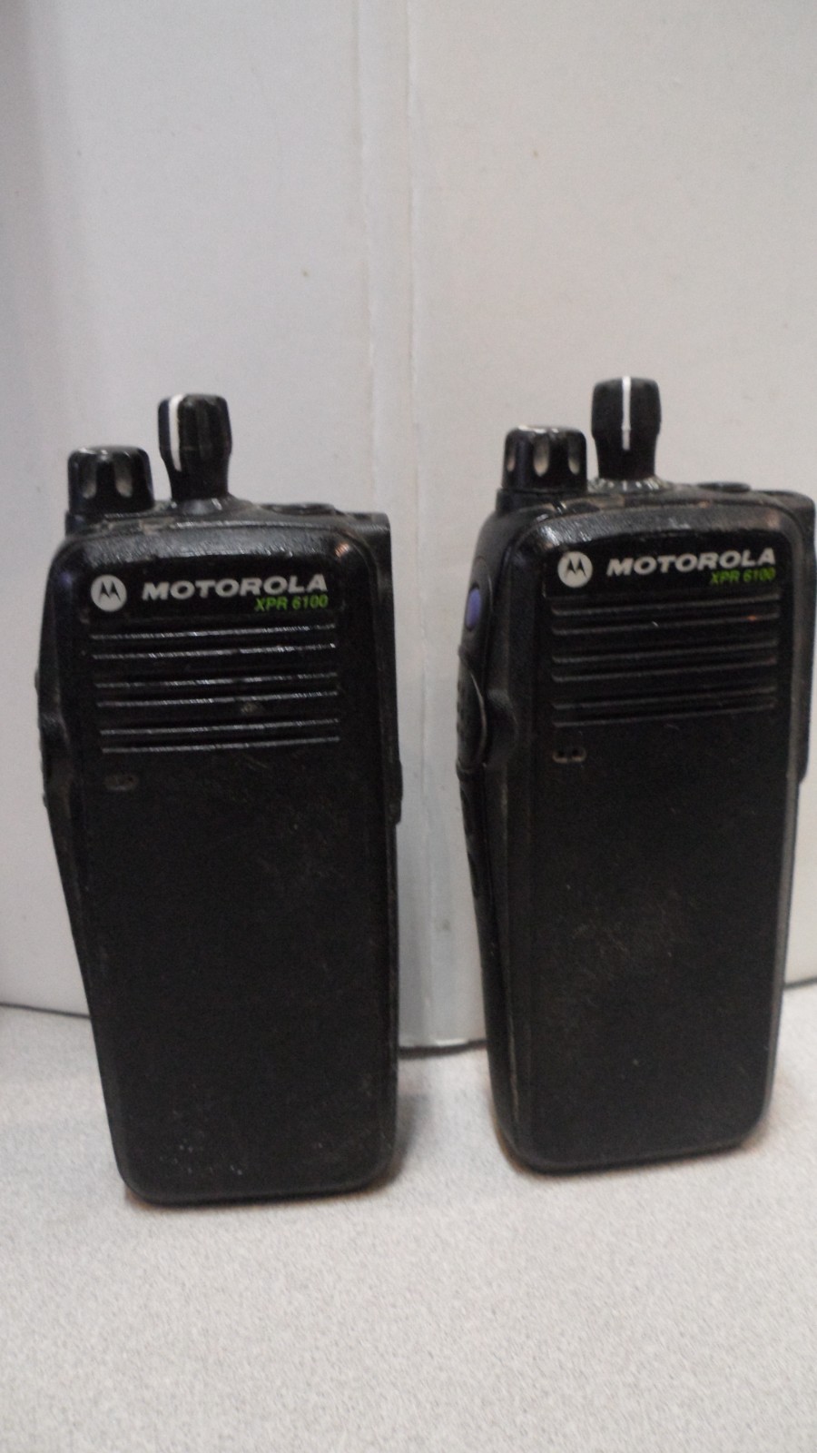 2 X MOTOROLA  XPR 6100 403-470 MHz UHF  4w Digital Two Way Radio  AAH55QDT9JA1AN