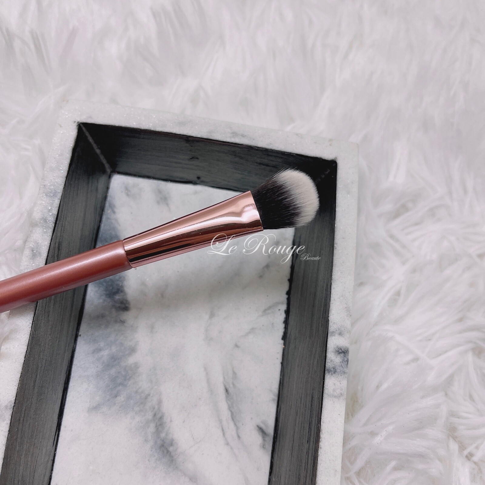 IT Cosmetics Ulta Airbrush All-Over eye Shadow Brush #119 rose gold limited