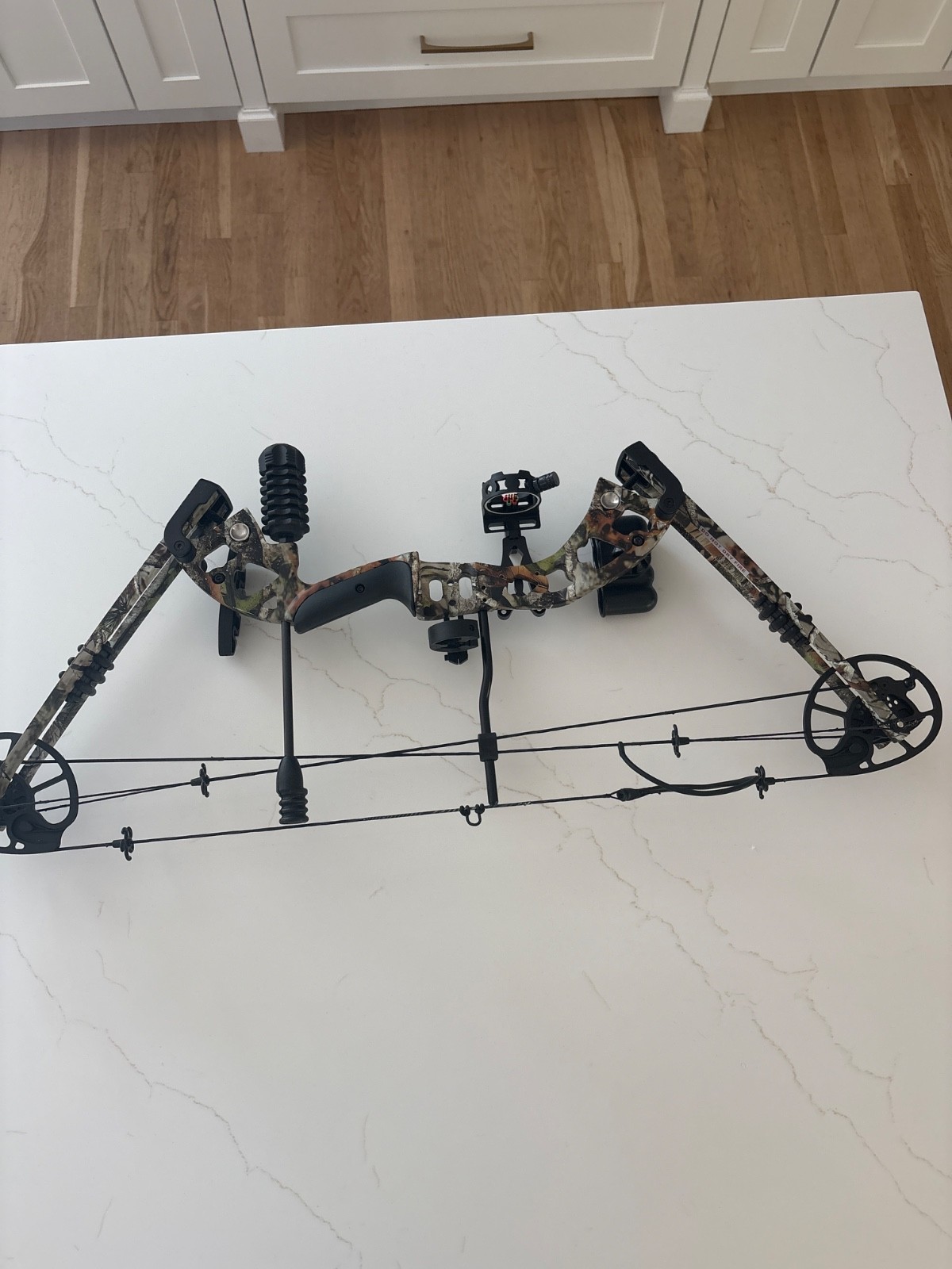 CREATIVE XP COMPOUND HUNTING BOW RIGHT HANDSD
