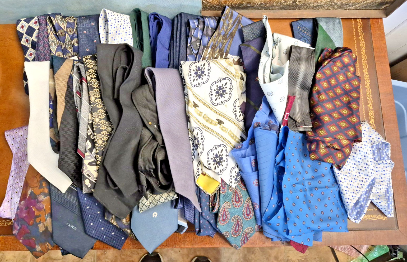 Lot 31 Vtg Men’s Retro Neck Ties Neckties Crafting Quilting 60s-00s Blue & Black