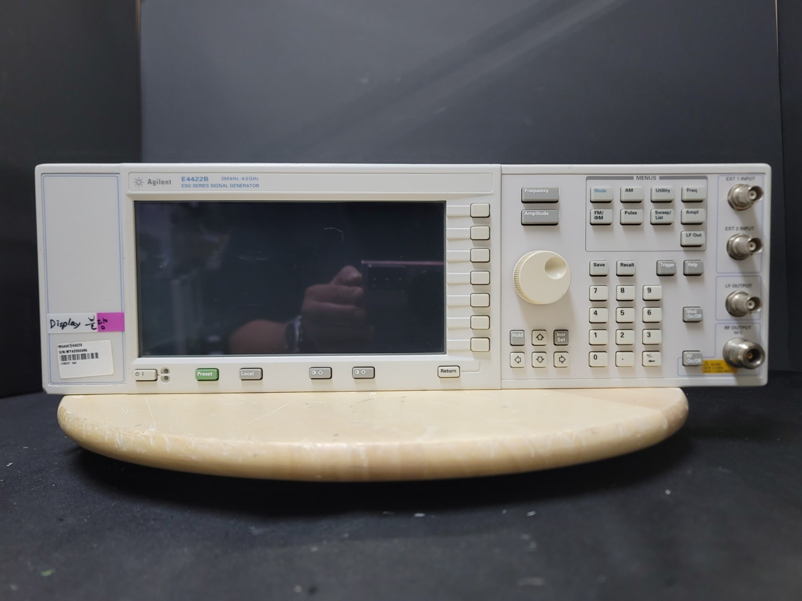Agilent E4422B  : Signal Generator, 250 kHz - 4.0GHz Front Panel (0496)