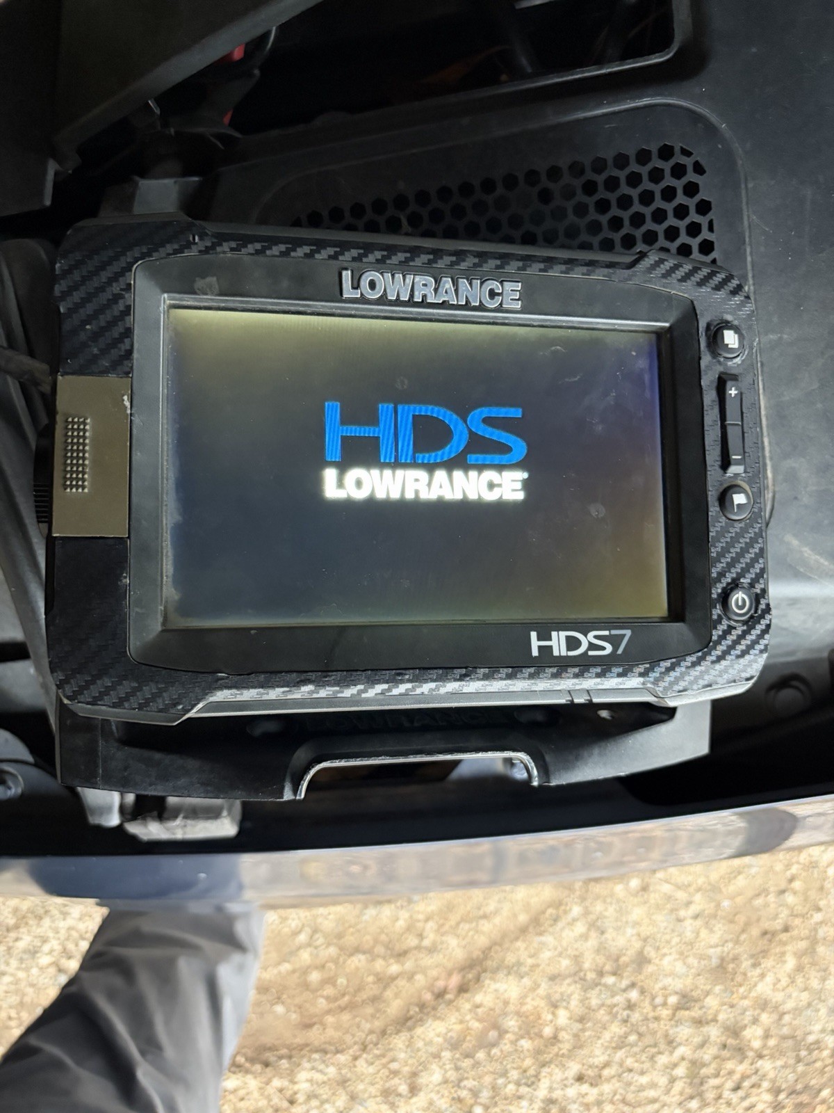 Lowrance HDS 7 Gen2 Touch Head Unit With Cord And Gimble Mount READ