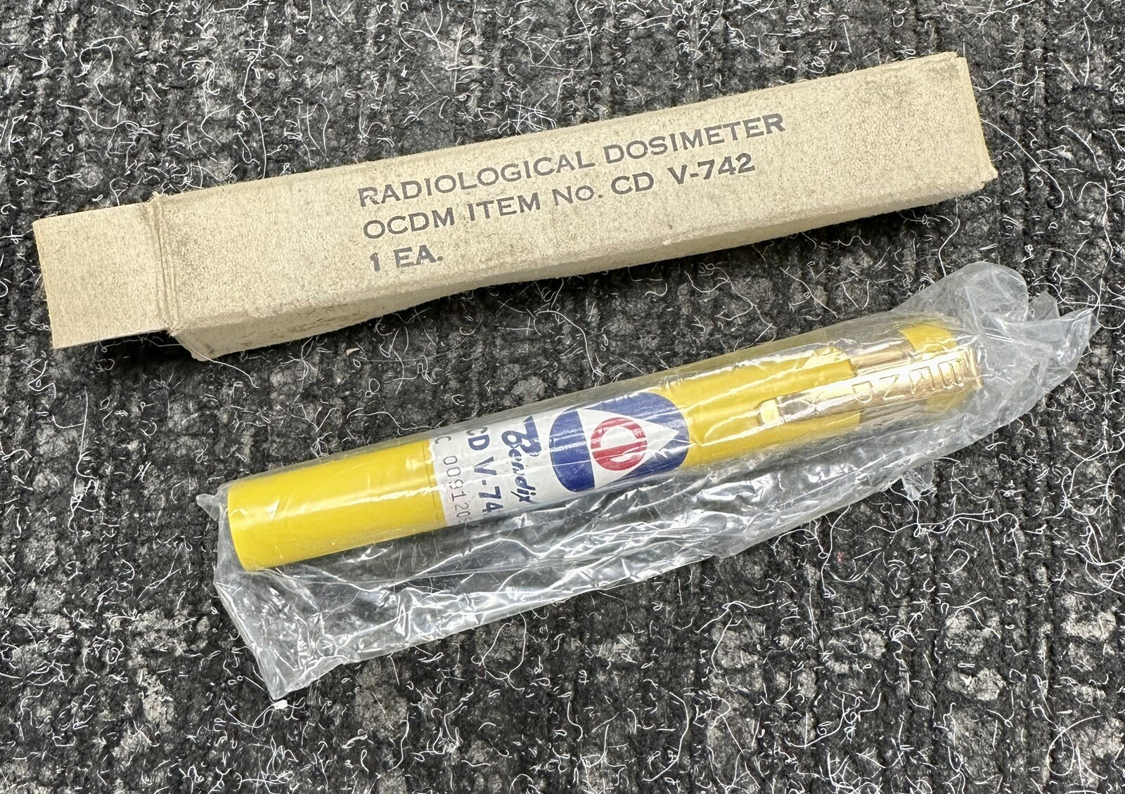 Vintage Bendix Civil Defense Radiological Doseimeter CD V-742 *FACTORY SEALED*