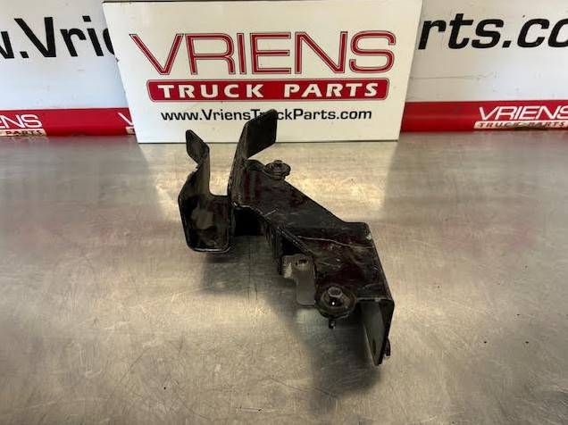 PETERBILT L67-6022R RECEPTACLE-567SFFA LOWER