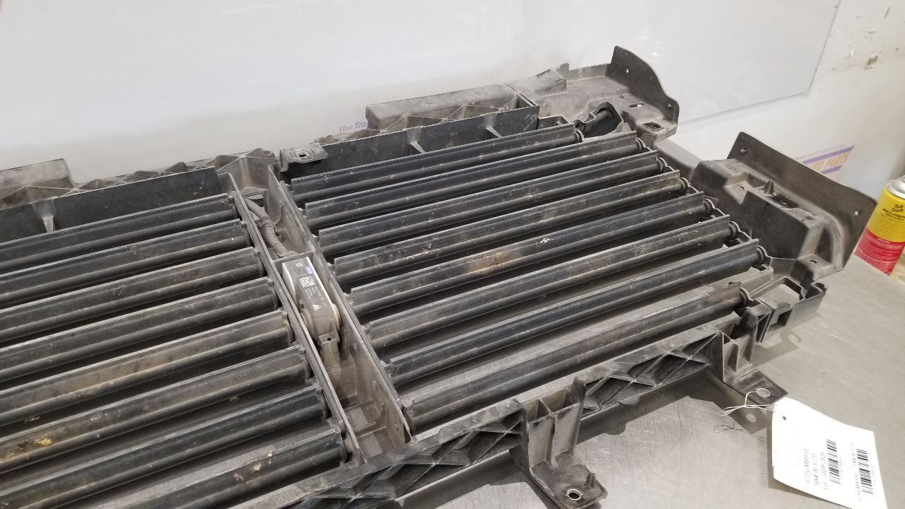 19 CHEVY SILVERADO 1500 AIR SHUTTER 6.2L L87