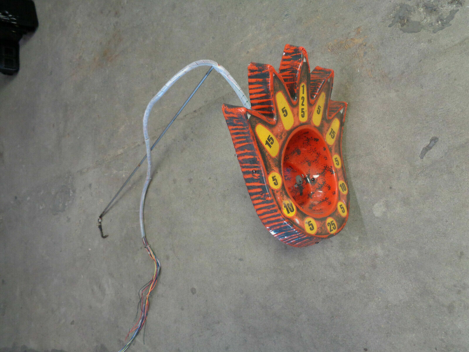 w/sensor and rod   RAPTOR CAPTOR  claw foot plastic    arcade game part  shlf