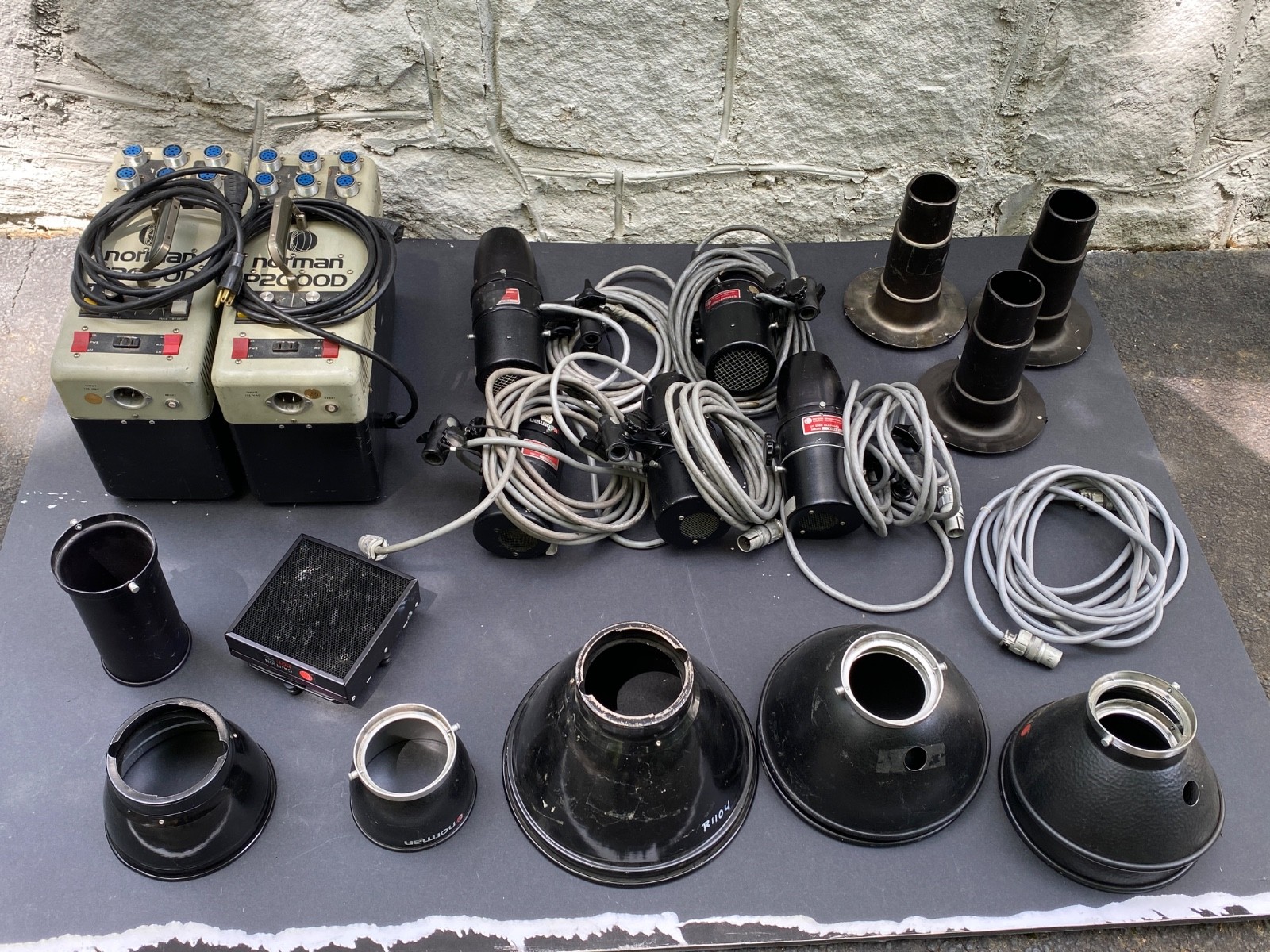 2 x Norman P 2000 Strobo with 5 lights and Accessories
